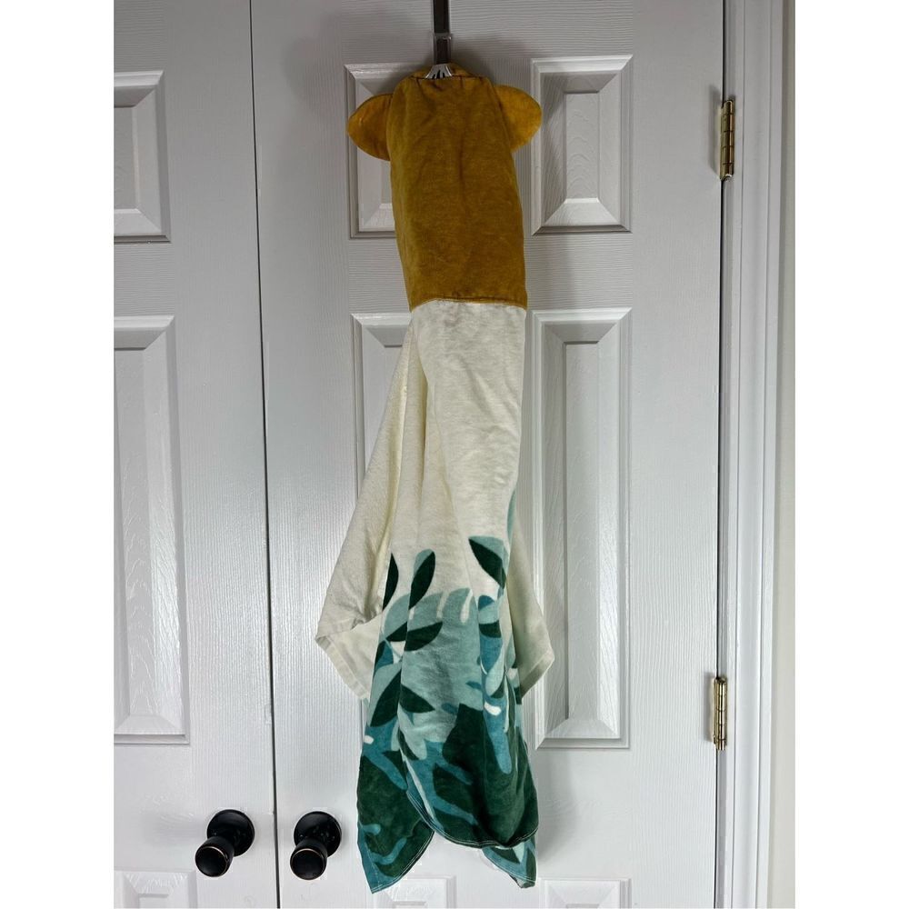 NWOT Marmalade Hooded Bath Towel